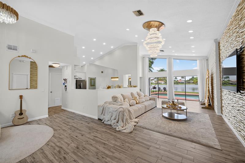 Image 9 of 69 For 1661 Oak Knoll Cir