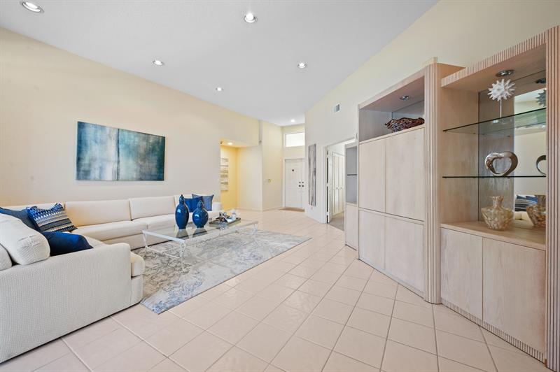 Image 11 of 37 For 1110 Fairfax Ln