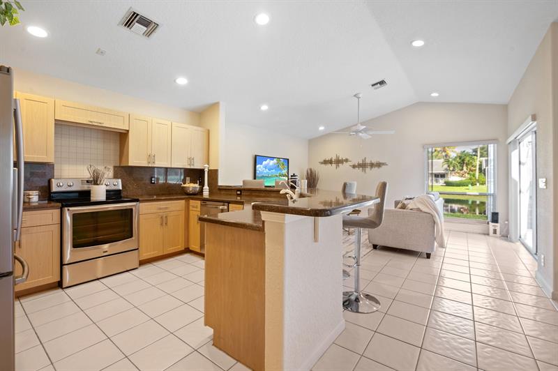 Image 16 of 37 For 1110 Fairfax Ln