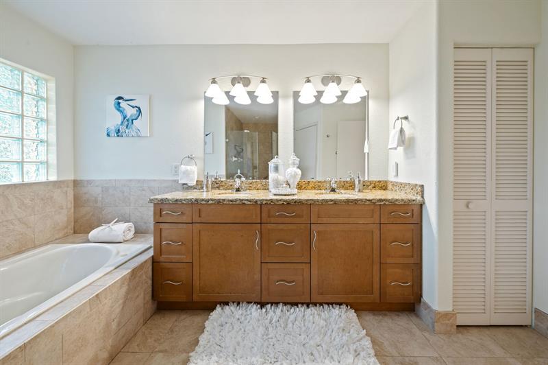 Image 25 of 37 For 1110 Fairfax Ln