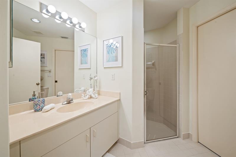 Image 28 of 37 For 1110 Fairfax Ln
