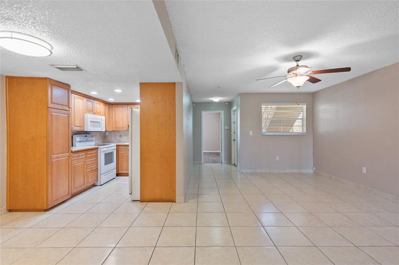 Image 10 of 27 For 11101 Royal Palm Blvd  102