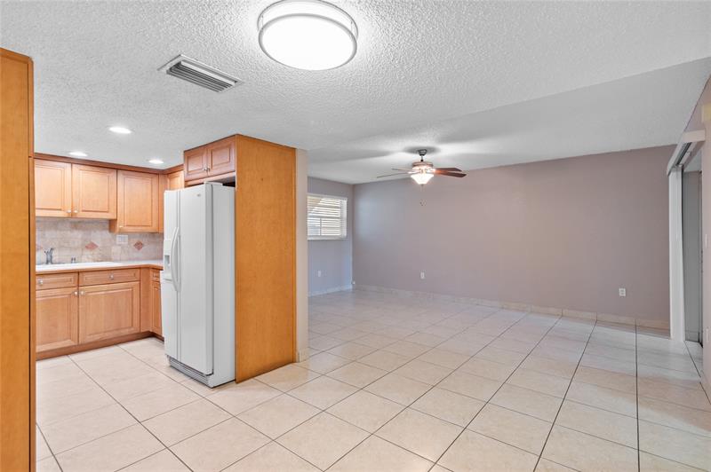 Image 12 of 27 For 11101 Royal Palm Blvd  102