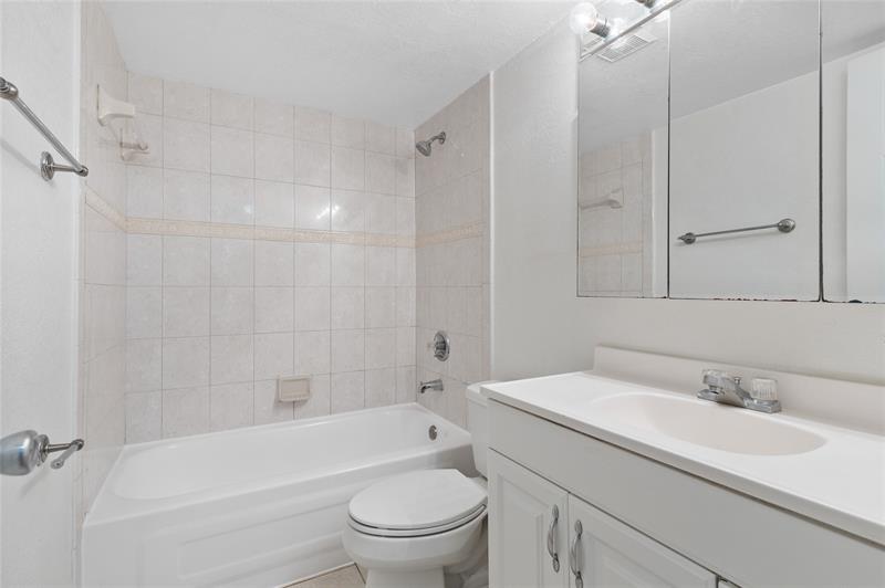 Image 19 of 27 For 11101 Royal Palm Blvd  102