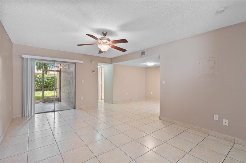 Image 22 of 27 For 11101 Royal Palm Blvd  102