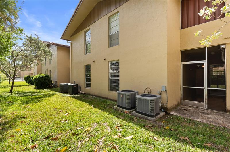 Image 25 of 27 For 11101 Royal Palm Blvd  102