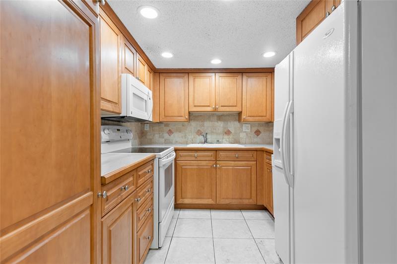 Image 3 of 27 For 11101 Royal Palm Blvd  102