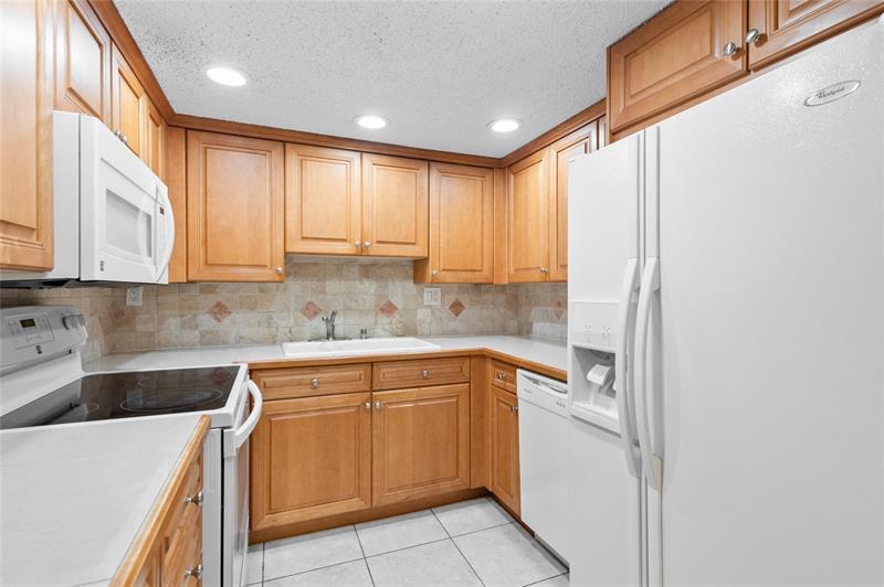 Image 4 of 27 For 11101 Royal Palm Blvd  102