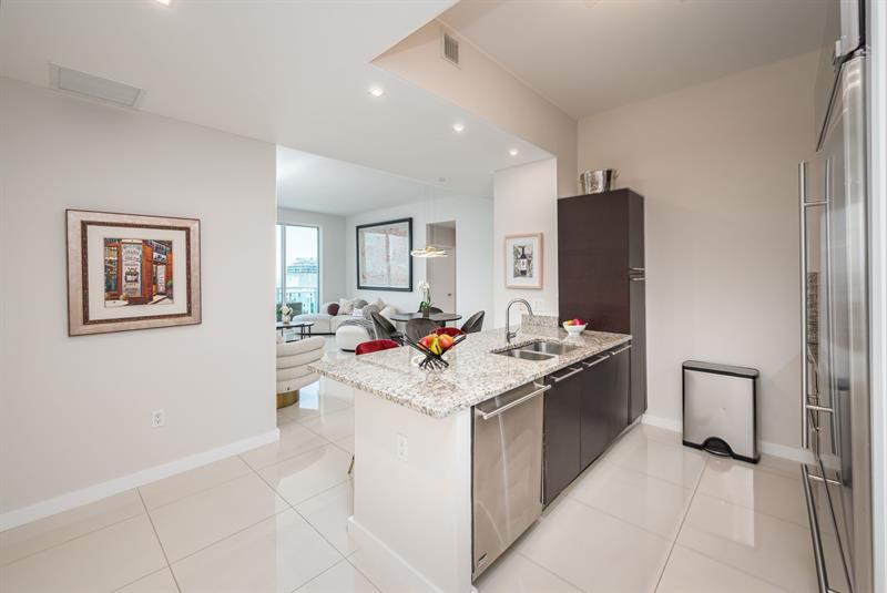 Image 11 of 49 For 950 Brickell Bay Dr  5205