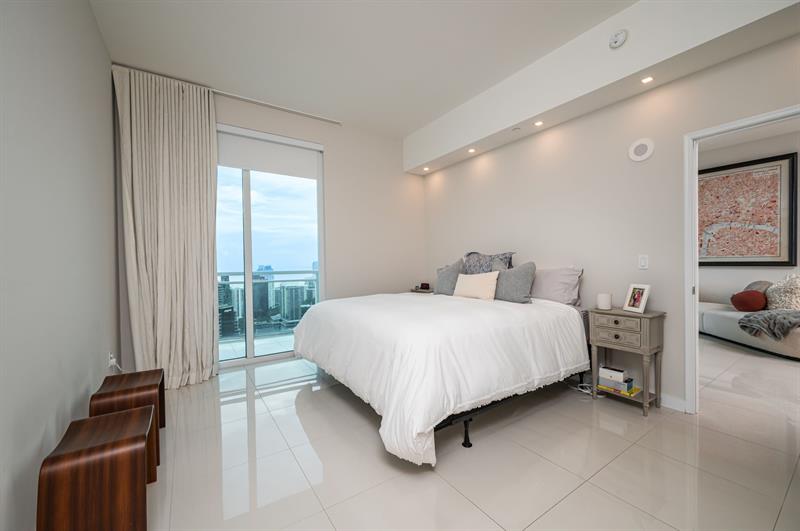Image 12 of 49 For 950 Brickell Bay Dr  5205