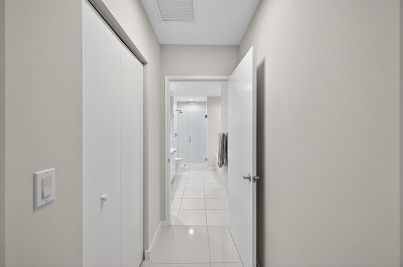 Image 13 of 49 For 950 Brickell Bay Dr  5205