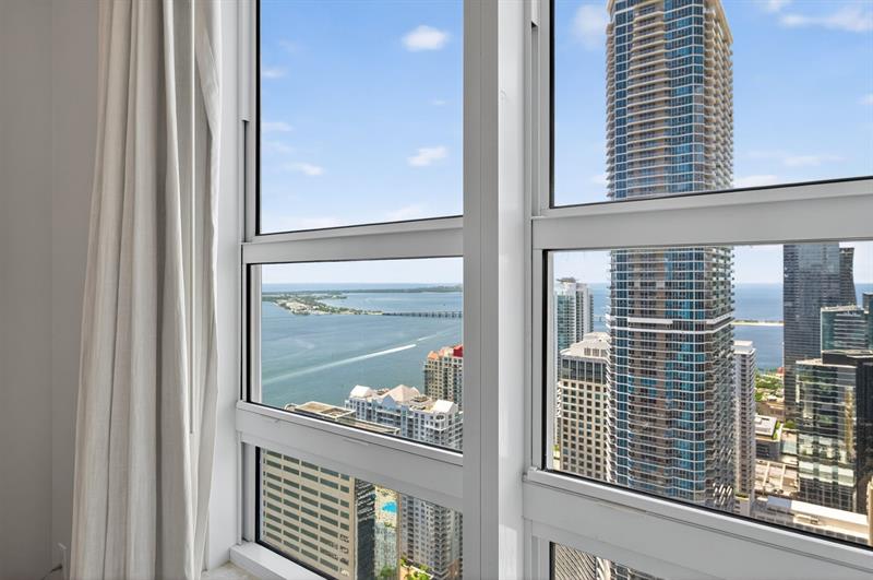 Image 16 of 49 For 950 Brickell Bay Dr  5205
