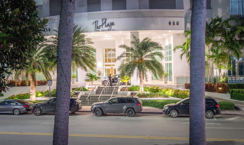 Image 23 of 49 For 950 Brickell Bay Dr  5205