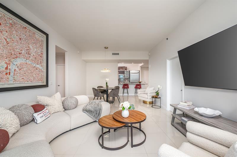 Image 8 of 49 For 950 Brickell Bay Dr  5205