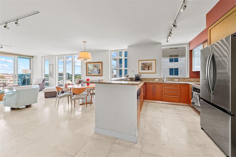 Image 15 of 50 For 2821 Ocean Blvd  701s