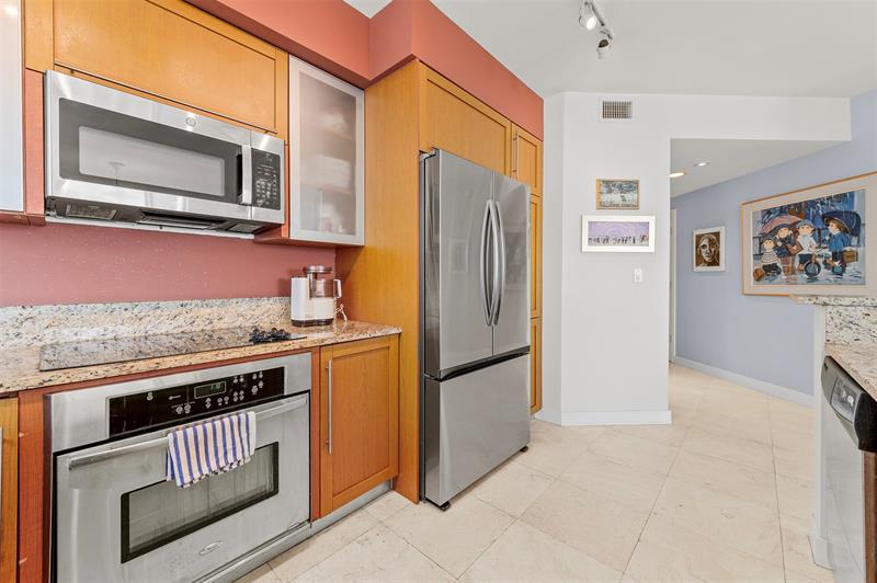 Image 16 of 50 For 2821 Ocean Blvd  701s
