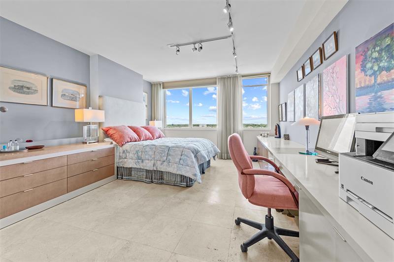 Image 21 of 50 For 2821 Ocean Blvd  701s