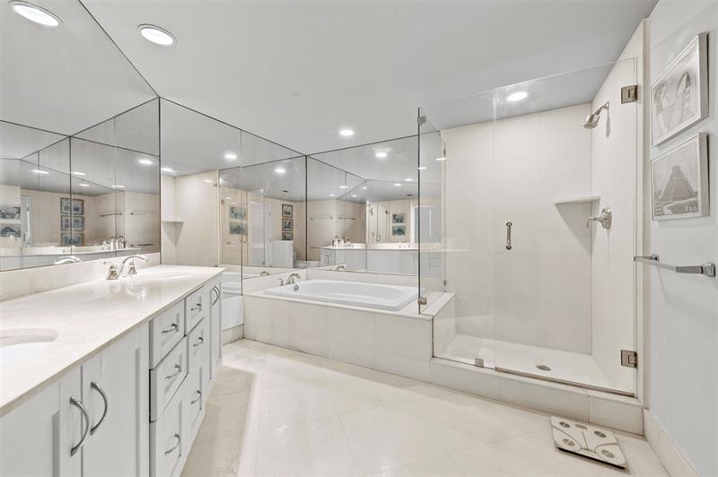 Image 24 of 50 For 2821 Ocean Blvd  701s