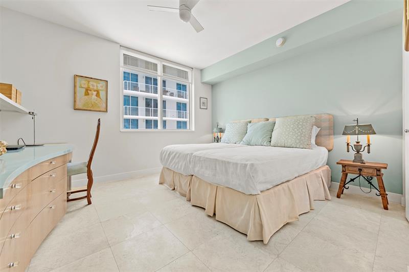 Image 25 of 50 For 2821 Ocean Blvd  701s