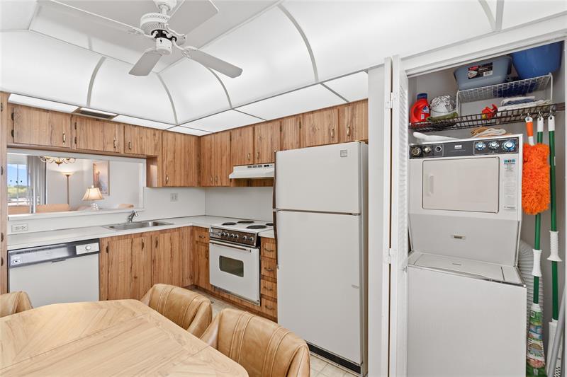 Image 11 of 38 For 900 Colony Point Cir  511