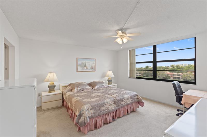 Image 12 of 38 For 900 Colony Point Cir  511
