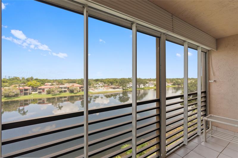 Image 19 of 38 For 900 Colony Point Cir  511
