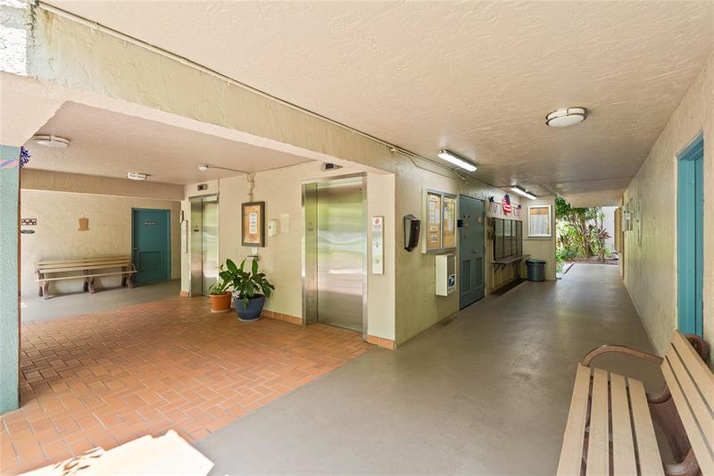 Image 21 of 38 For 900 Colony Point Cir  511
