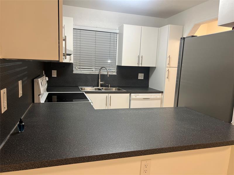 Image 4 of 11 For 7011 29th Ave  204