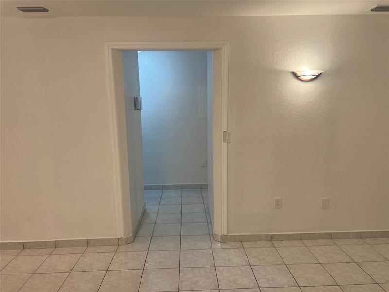 Image 7 of 11 For 7011 29th Ave  204