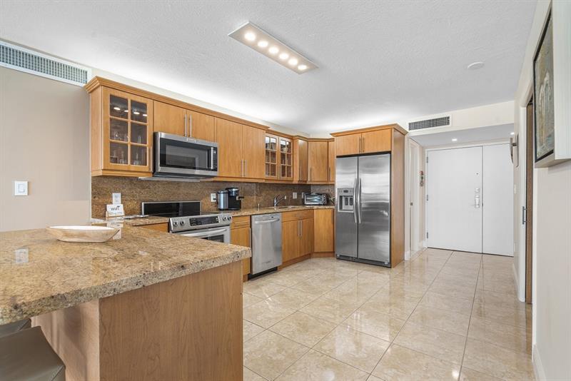 Image 15 of 52 For 6423 Collins Ave  1608