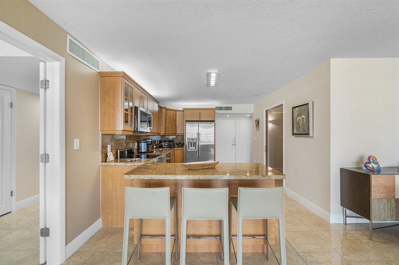 Image 16 of 52 For 6423 Collins Ave  1608