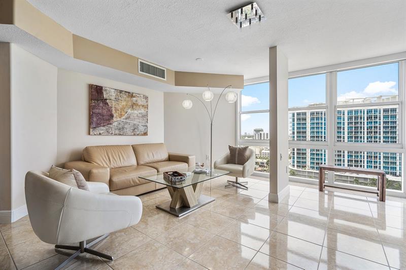 Image 17 of 52 For 6423 Collins Ave  1608