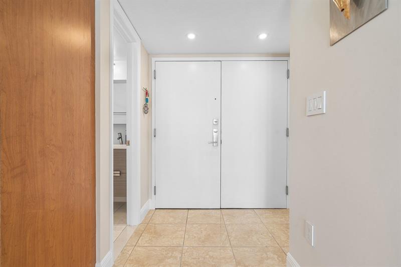 Image 27 of 52 For 6423 Collins Ave  1608