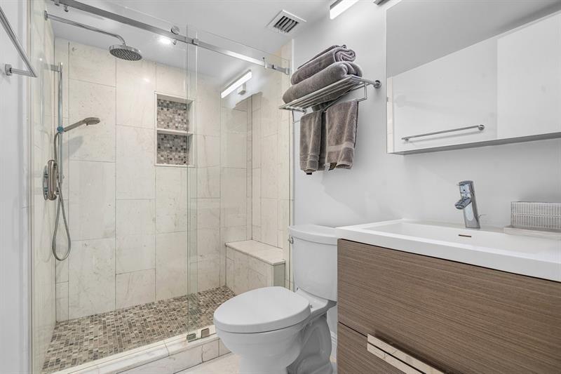Image 28 of 52 For 6423 Collins Ave  1608