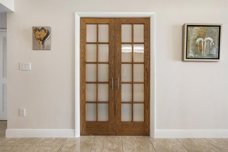 Image 31 of 52 For 6423 Collins Ave  1608