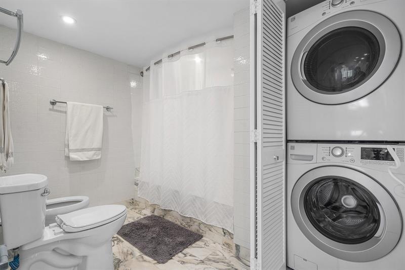Image 32 of 52 For 6423 Collins Ave  1608