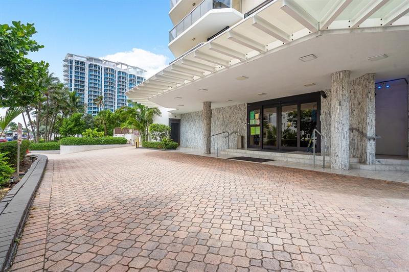 Image 34 of 52 For 6423 Collins Ave  1608