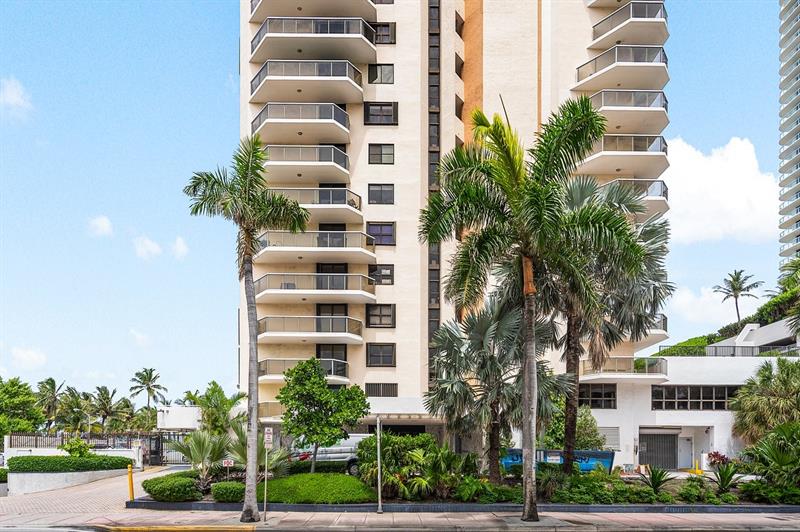 Image 42 of 52 For 6423 Collins Ave  1608