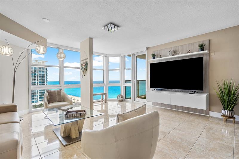 Image 8 of 52 For 6423 Collins Ave  1608