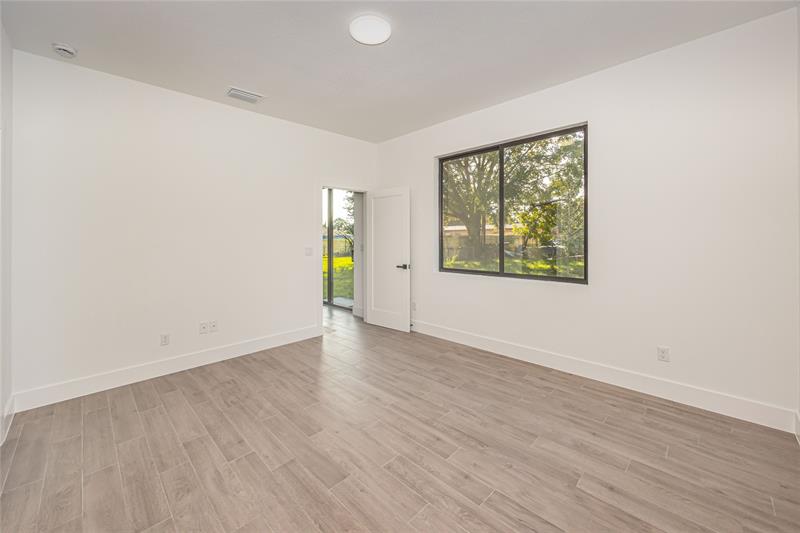 Image 20 of 36 For 1605 23rd St