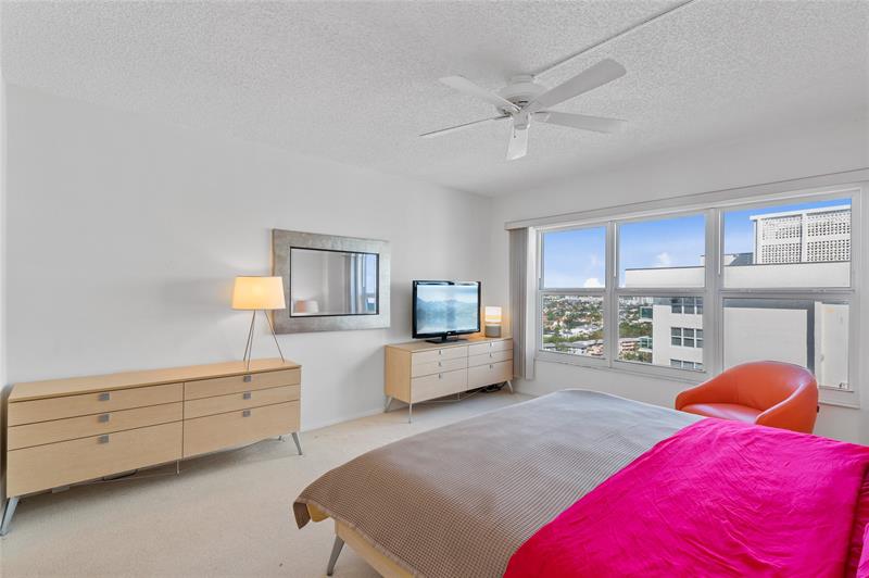 Image 11 of 23 For 3850 Galt Ocean Dr  1708