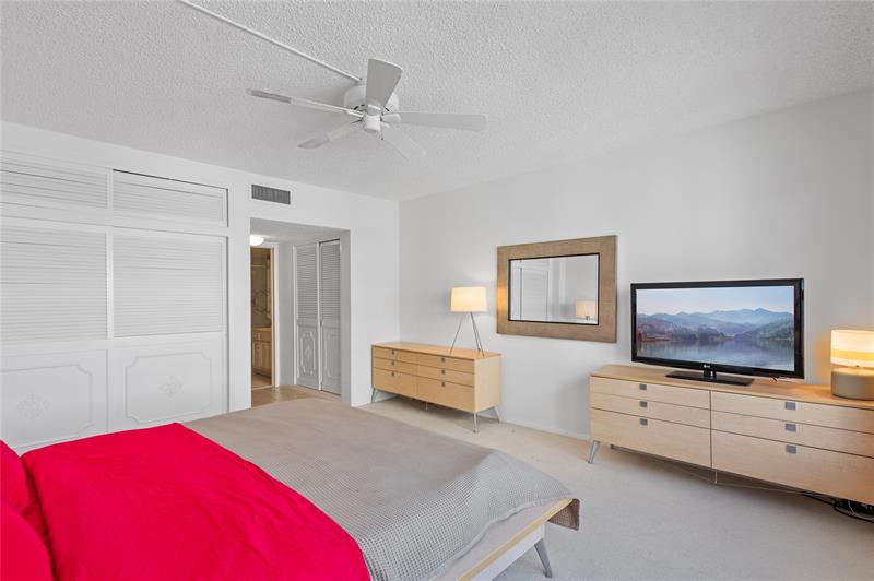 Image 13 of 23 For 3850 Galt Ocean Dr  1708