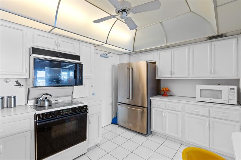 Image 9 of 23 For 3850 Galt Ocean Dr  1708
