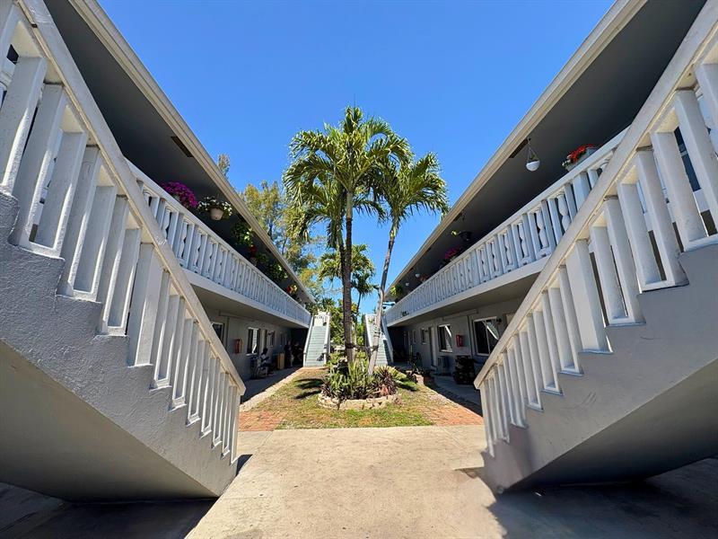 Image 3 of 13 For 101-105 26th St