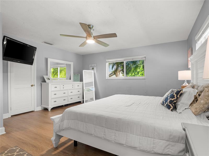 Image 18 of 37 For 11773 53rd St