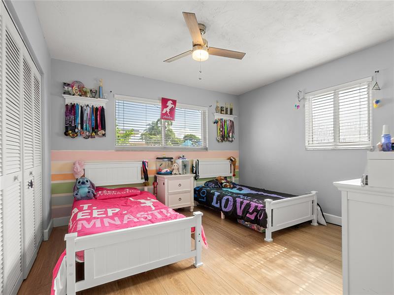 Image 21 of 37 For 11773 53rd St