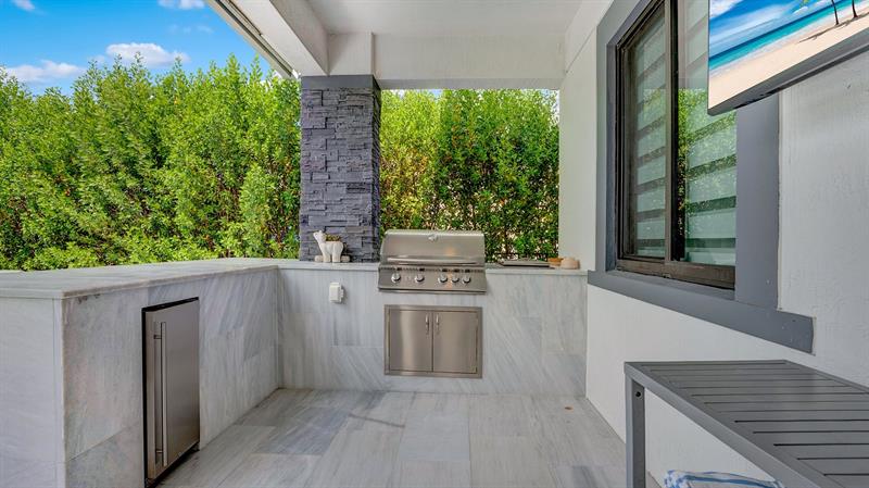 Image 18 of 52 For 10800 Windward St