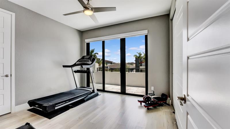 Image 32 of 52 For 10800 Windward St