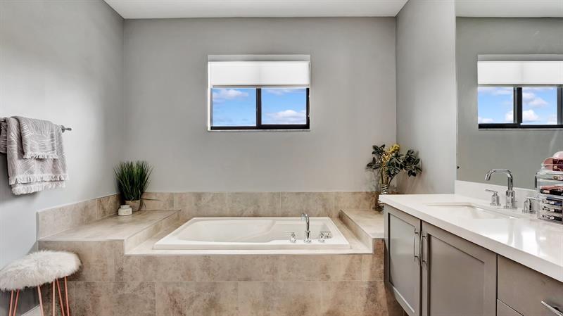 Image 51 of 52 For 10800 Windward St