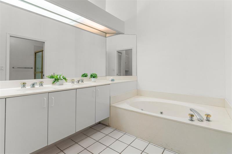 Image 12 of 21 For 9830 Malvern Dr  9830